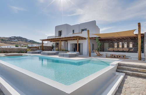 Xilokeratidi Villa | 4 Bedroom Villa in Kalafatis and just 800 m. away from the sea