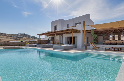 Xilokeratidi Villa | 4 Bedroom Villa in Kalafatis and just 800 m. away from the sea