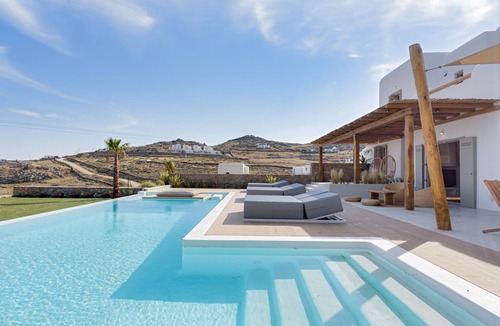 Xilokeratidi Villa | 4 Bedroom Villa in Kalafatis and just 800 m. away from the sea