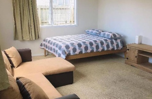 Rotorua House | 4 Beds including 2 Double Beds and 2 Sofa Beds up to 8 People, House, 22B Pererika St, Rotorua