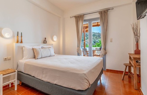 Batsi House | 40 m² House ∙ 2 bedrooms ∙ 4 guests