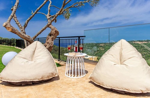 Gerani Villa | 400 m² Villa ∙ 11 bedrooms ∙ 25 guests
