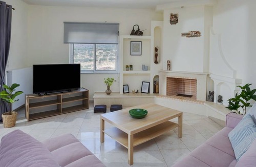 Skotino Villa | 400 m² Villa ∙ 4 bedrooms ∙ 8 guests