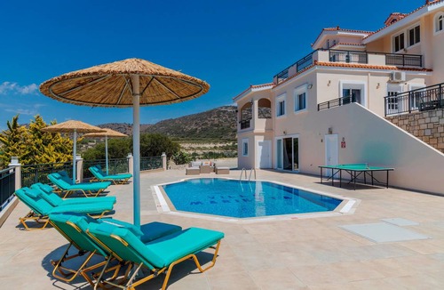 Skotino Villa | 400 m² Villa ∙ 4 bedrooms ∙ 8 guests
