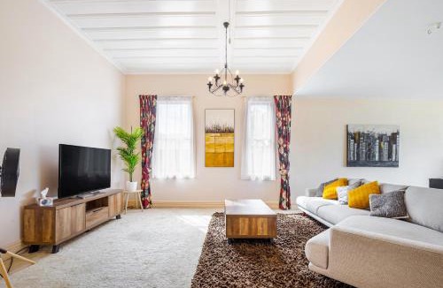 Chatswood House | 4Bed Spacious Villa in Chatswood