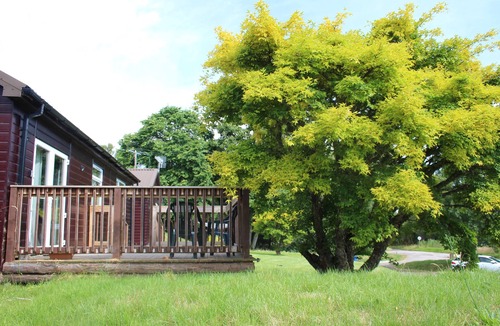 Lairg House | 5 bed modern lakeside cottage NC500