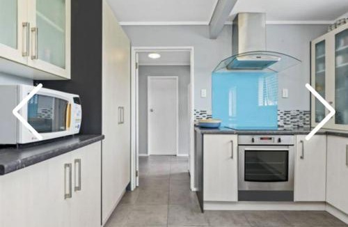 Dinsdale House | 5 Bedroom Home in Hamilton