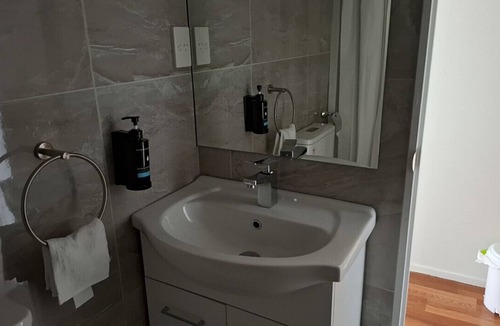 Auckland Apartment | 5 Beds including 1 Double Bed, 2 single Beds, 2 Double Sofa Beds, Suite 4
