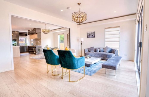 Epsom House | 5 BRM Luxurious Bungalow - Epsom