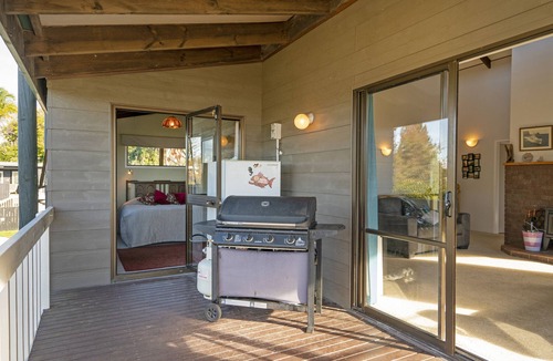 Tairua House | 5 o'clock Somewhere - Tairua Holiday Home