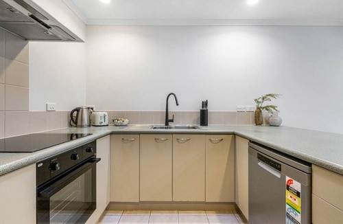 Oteha Apartment | 5 Sunvista Ave, Oteha, Auckland 0632