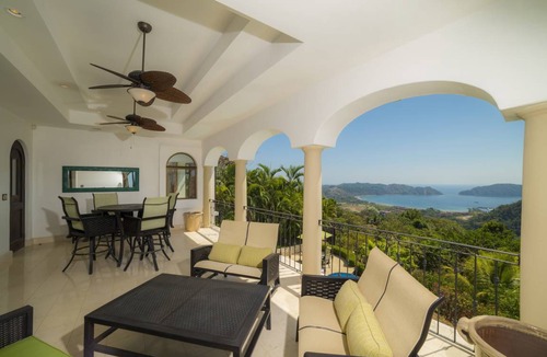 Herradura House | 557 m² House ∙ 5 bedrooms ∙ 12 guests