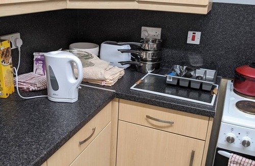 Girvan Apartment | 5guests/near Beach/2br/parking/wifi