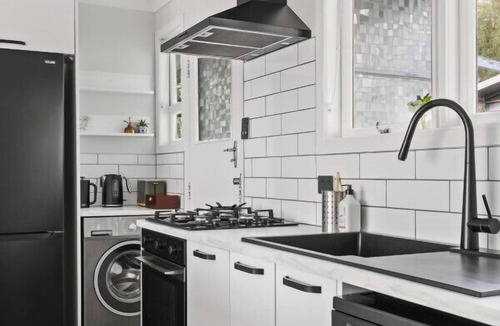 Gisborne House | 5min walk to CBD | Keyless Entry | Last minute bookings!