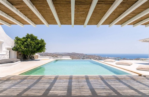 Psarou Villa | 6 bedroom en suite villa