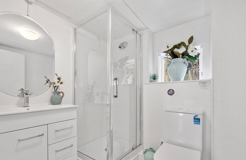 Auckland House | 60% offnCozy and Comfy Zone