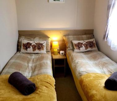 Prestonpans Resort | 61 St Andrew's 3 bedroom Cozy Caravan near Edinburgh Seton Sands Holiday Village