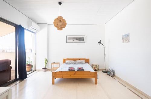 Neapoli Apartment | 6th floor loft in Exarcheia