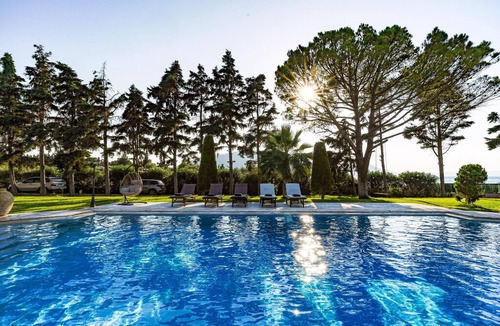 Chalcis Villa | 7 bedroom accommodation in Chalkida