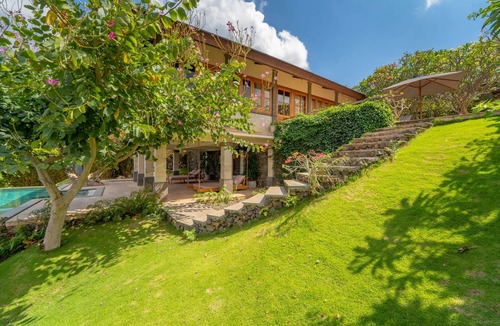 Pemuteran Villa | 70 Km far Views over The Barat National Park and volcanos on Java. Super diving