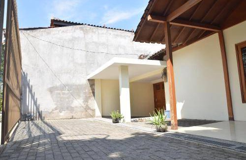 Dago House | 700 m² House ∙ 3 bedrooms ∙ 5 guests
