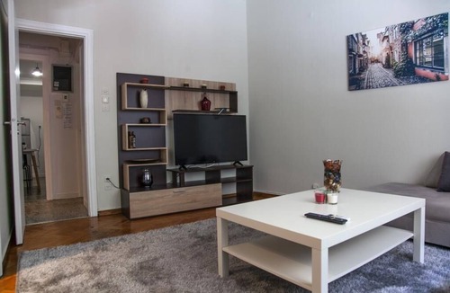 Athens City Centre House | 70m2 Modern House - 1 min Walk from Acropolis