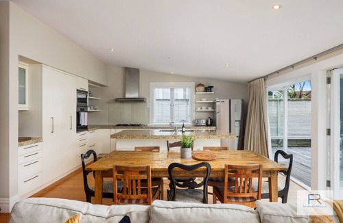 Epsom Apartment | 75 Market Road, Epsom