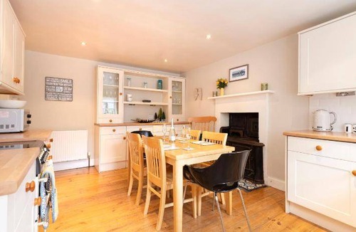 Dunbar House | 76 m² House ∙ 2 bedrooms ∙ 4 guests