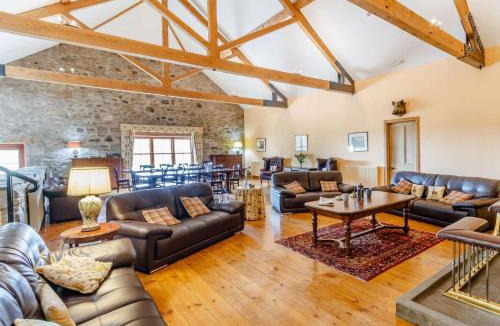 Kirriemuir House | 8 Bed in Pearsie CA261
