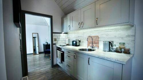 Inverurie Cabin | 80 m² Lodge ∙ 2 bedrooms ∙ 10 guests