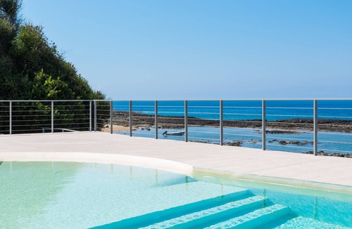 Gargaliani House | 80sqm waterfront family house with pool