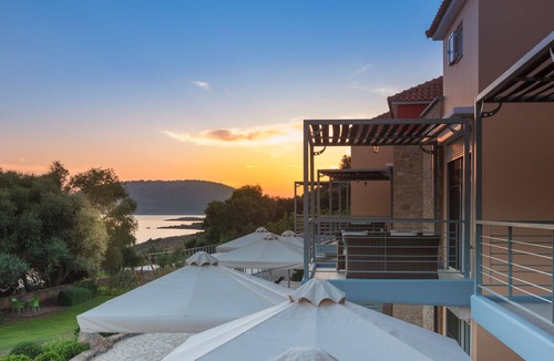 Gargaliani House | 80sqm waterfront family house with pool