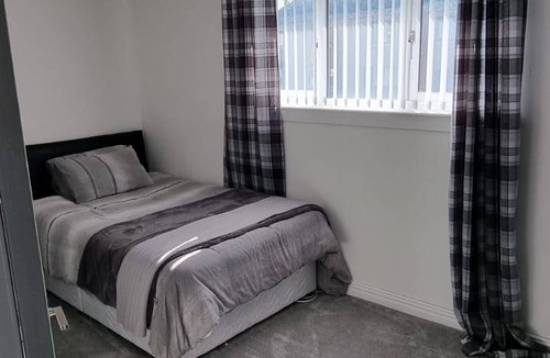 Motherwell House | 84 m² House ∙ 2 bedrooms ∙ 3 guests