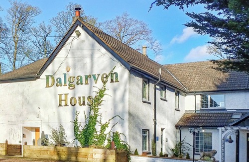 Kilwinning Cottage | 9 bedroom accommodation in Kilwinning, near Ayr