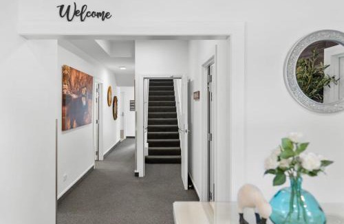 Christchurch City Centre Villa | 9-Bedroom Christchurch City Villa - Sleeps 19