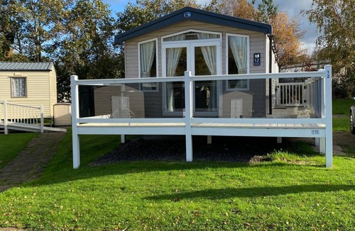 Prestonpans Cabin | 90 m² Lodge ∙ 3 bedrooms ∙ 4 guests