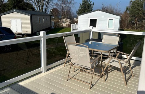 Prestonpans Cabin | 90 m² Lodge ∙ 3 bedrooms ∙ 4 guests