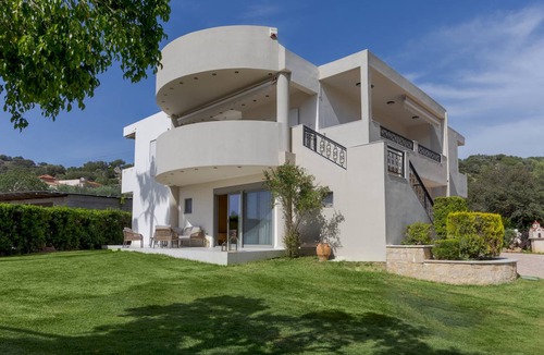Perama House | 90 m² House ∙ 2 bedrooms ∙ 5 guests