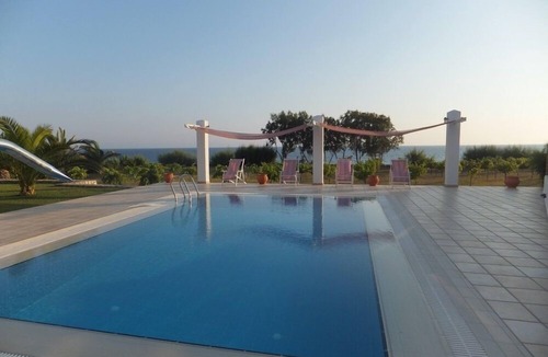 Svoronata Villa | A BEAUTIFUL VILLA IN A STUNNING COASTAL FRONT LOCATION.