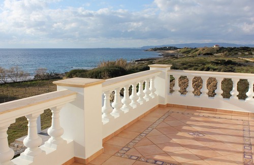 Svoronata Villa | A BEAUTIFUL VILLA IN A STUNNING COASTAL FRONT LOCATION.