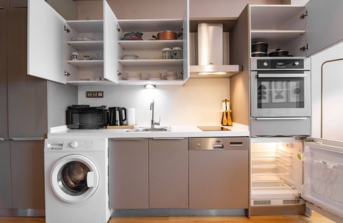 Bagcilar Apartment | A bright and stylish studio in Batışehir Göztepe, offering modern amenities, a fully equipped kitchen, and seamless access to central Istanbul. Perfect for solo travelers or couples seeking comfort and convenience.