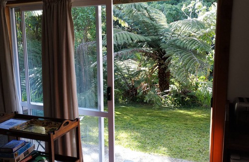 Golden Bay Apartment | A comfortable, private, country apartment. 300mts walk to safe sandy beach.