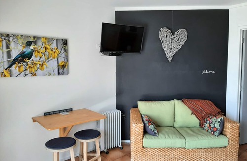 Onemana Apartment | A couple's getaway and pet beach holiday spot, 2 minute walk to the beach ⛱