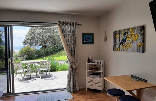 Onemana Apartment | A couple's getaway and pet beach holiday spot, 2 minute walk to the beach ⛱