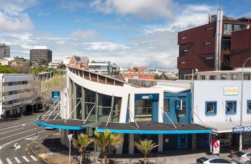 Newton Apartment | A four bedroom apartment in Auckland CBD w Carpark