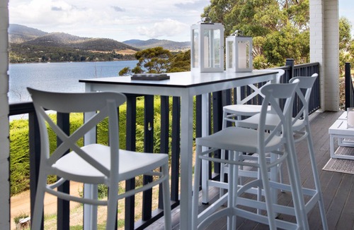 Lymington House | A luxurious Hamptons estate with stunning Cygnet Bay views.
