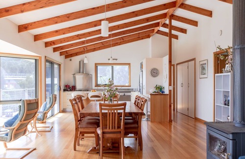 Palana House | A luxurious with incredible seaviews and beaches only minutes away
