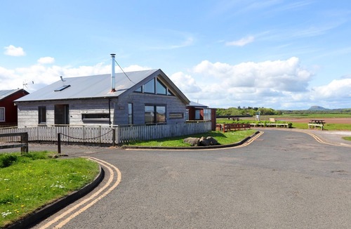 Dunbar Apartment | A modern, seafront chalet offering stunning beach views of Belhaven Bay.