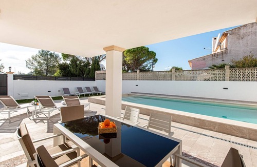 Les Palmeres Villa | A perfect location villa for holidays with A/C and private pool