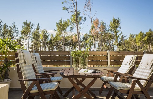 Lassi Apartment | A place to relax and enjoy the surrounded nature and the sound of the waves.